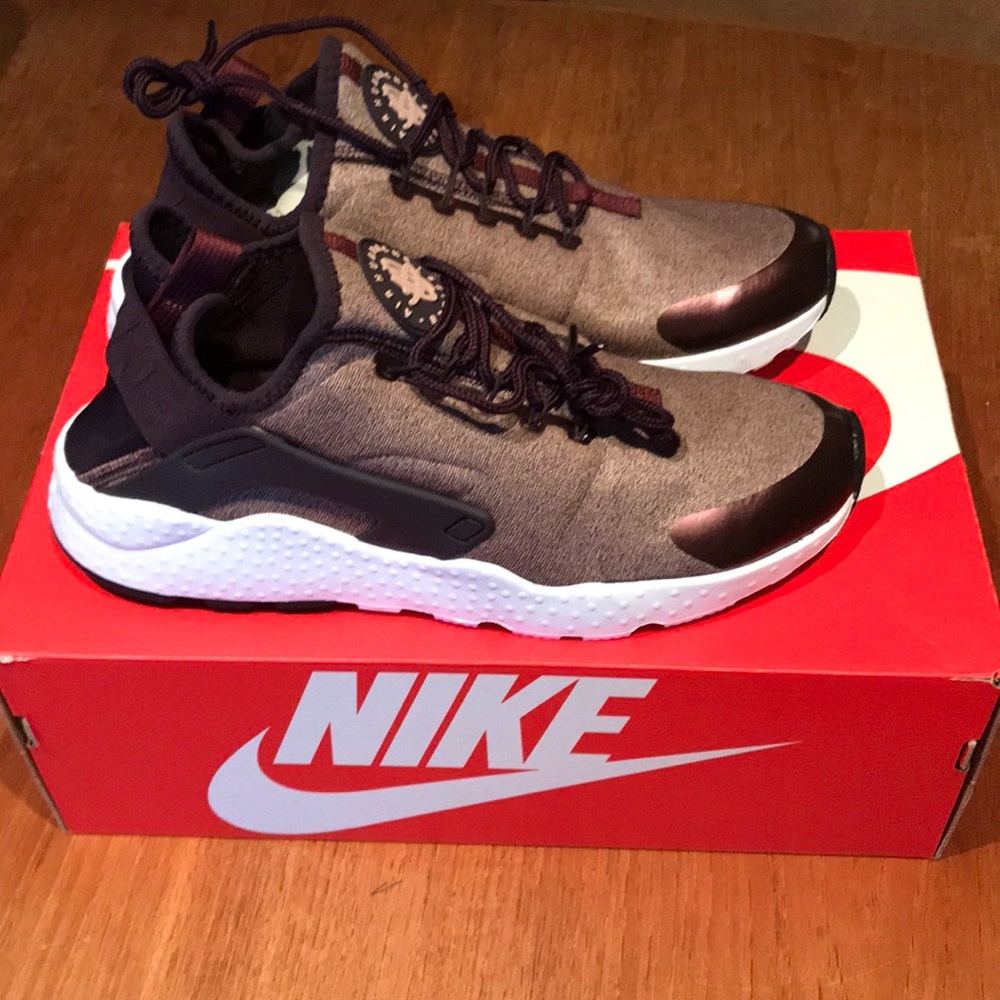 NIB Women’s Air Huarache Run Ultra SE